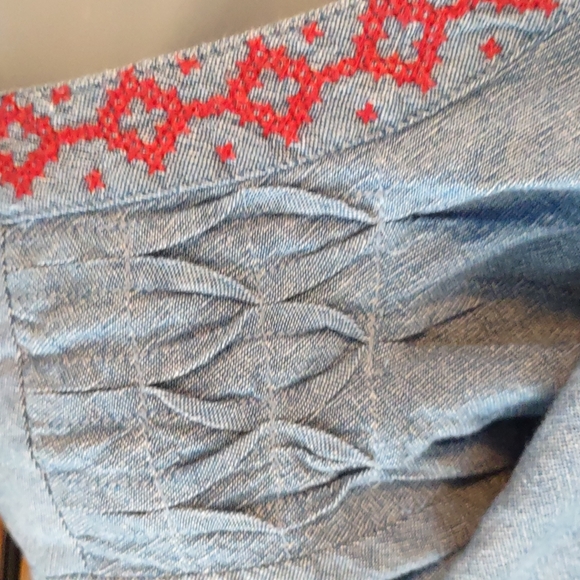 Women's blouse - Picture 4 of 6